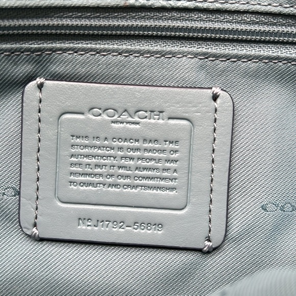 COACH pebbled leather bag in color marine with silver color hardware - Picture 5 of 7